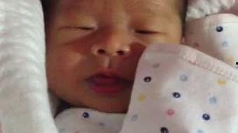 小孩光屁股刷卡视频,网友直呼可爱爆表