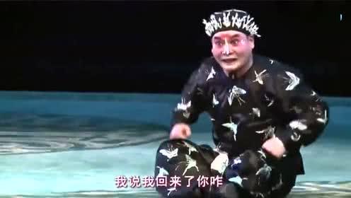 双排键王小伟视频,音乐梦想的键盘舞者